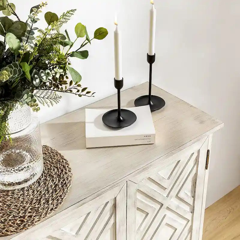 Buffet de rangement traditionnel patiné avec étagères réglables