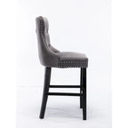 Tabourets de bar en velours capitonnés avec pieds en bois et garniture de clous décoratifs chromés, chaises de bar style décontracté